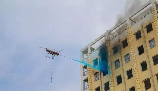 中國無人機變身滅火器，輕松撲滅高樓大火，世界性難題被解決